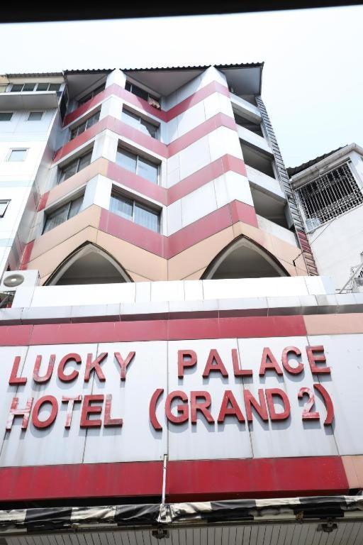 Lucky Palace Hotel Bangkok Bagian luar foto